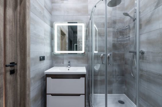 Glass Shower Door in Modern Bathroom | Sawyer Glass